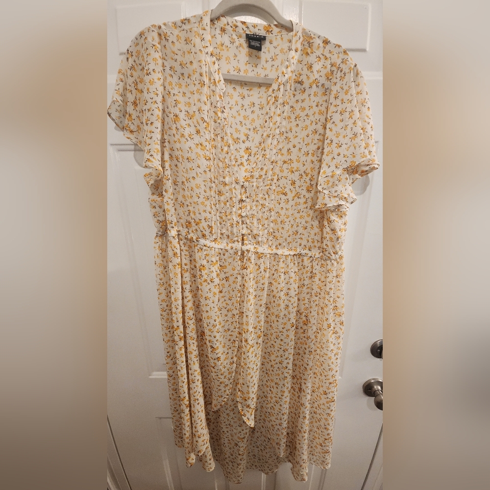 Lightly Worn Floral TORRID blouse Womans Plus Size 1, High-low,  Yellow Flowers